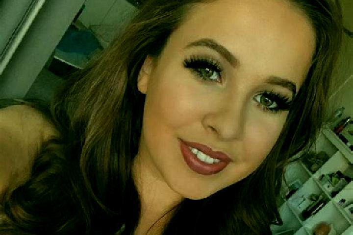 Ava, 38, a red brown-eyed middle eastern companion based in Prudhoe Bay. Offering GFE, Fetish, CIM. Available for incall and outcall, day and evening dates.