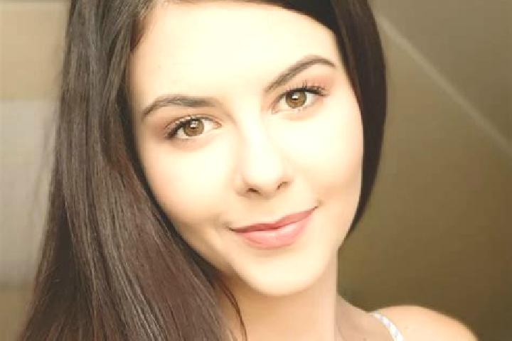 Ava, 38 — Escort in Krenice, Czech Republic
