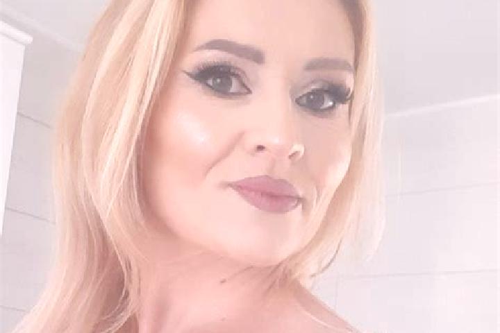 Ava, 38 — Escort in Pades, Romania