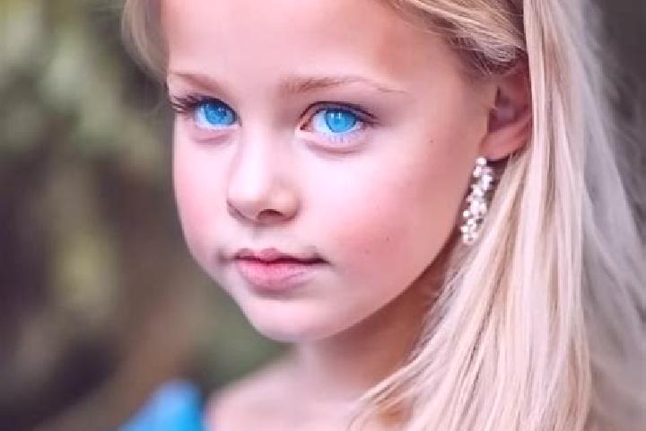 Ava, 39, a blonde blue-eyed indian companion based in Zhangzi. Offering Duos, Party Girl, BDSM, Erotic Massage. Available for incall and outcall, overnight b...