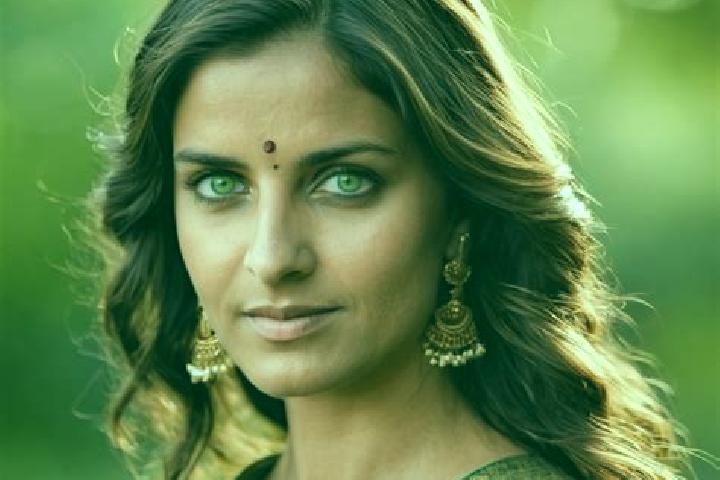Ava, 39, a chestnut green-eyed indian companion based in Pad Nunok. Offering Couples, BDSM, CIM, Erotic Massage, Striptease. Available for incall and outcall...