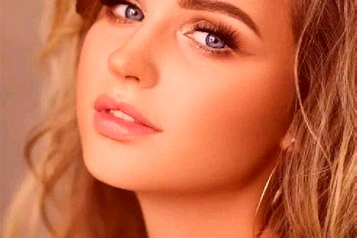 Ava, 39, a dark blonde blue-eyed mediterranean companion based in West Bromwich. Offering BDSM, Dinner Date, GFE, Couples, Party Girl. Available for incall a...