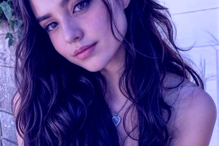 Avery, 20, a black hazel-eyed caucasian companion based in Vacszentlaszlo. Offering OWO, Roleplay, A-Level. Available for incall and outcall, overnight booki...