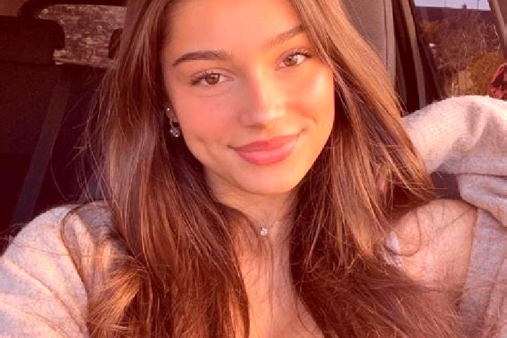 Avery, 20, a brunette green-eyed indian companion based in Altena. Offering Couples, BDSM, A-Level. Available for incall and outcall, overnight bookings avai...