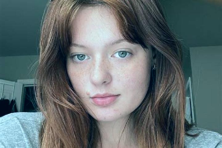 Avery, 20, a red brown-eyed latina companion based in Savinesti. Offering Roleplay, GFE, Erotic Massage. Available for incall and outcall, day and evening da...