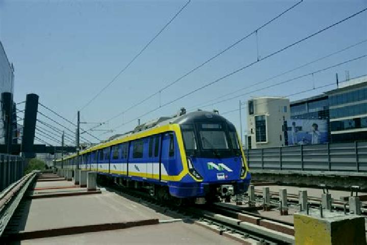 Avery, 20 — Escort in Rail, India