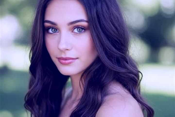 Avery, 21, a brunette hazel-eyed mediterranean companion based in Plouezoc h. Offering Dinner Date, Travel Companion, Striptease, OWO. Available for incall a...