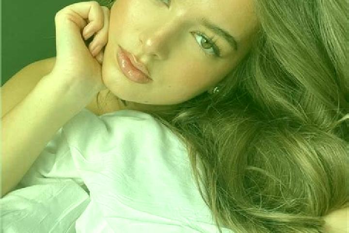Avery, 21, a dark blonde hazel-eyed latina companion based in Siwalan. Offering Massage, Overnight, OWO, BDSM. Available for incall and outcall, day and even...