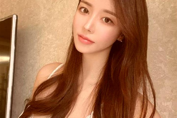 Avery, 21 — Escort in Hengxianhe, China