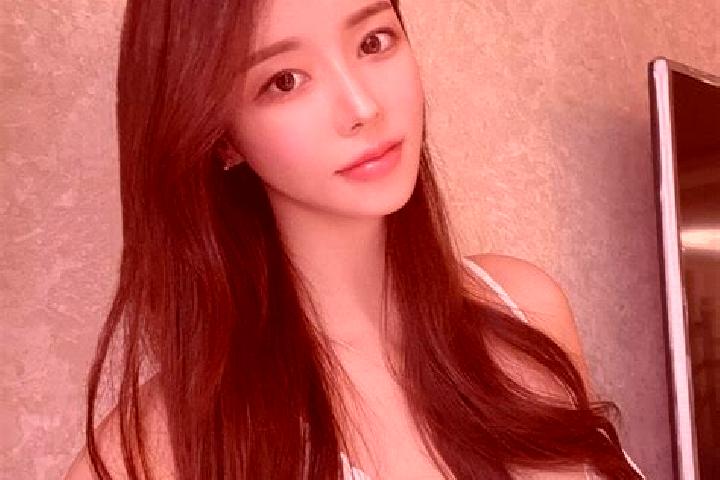Avery, 21 — Escort in Shishang, China