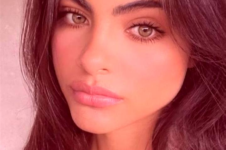 Avery, 22, a brunette amber-eyed indian companion based in Valva. Offering Erotic Massage, Overnight, Striptease. Available for incall and outcall, day and e...
