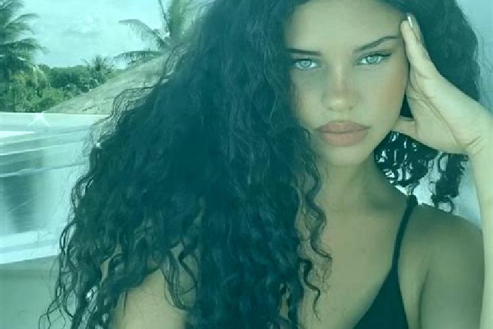 Avery, 23, a black grey-eyed latina companion based in Kocahasanli. Offering A-Level, Fetish, Couples, Duos. Available for incall and outcall, day and evenin...
