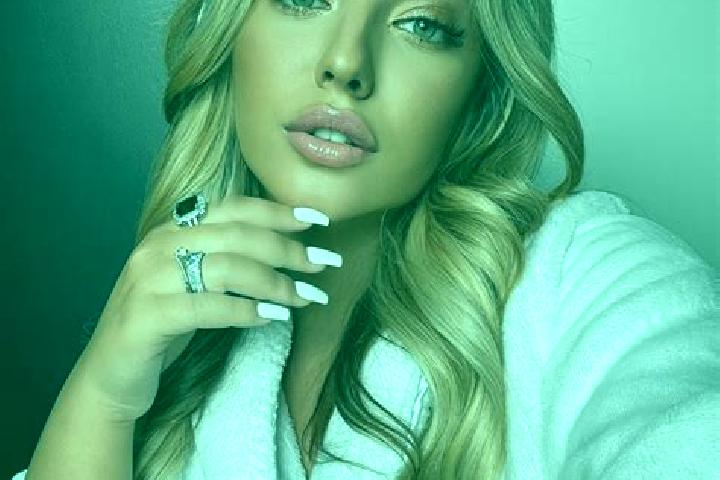 Avery, 23 — Escort in Rethondes, France