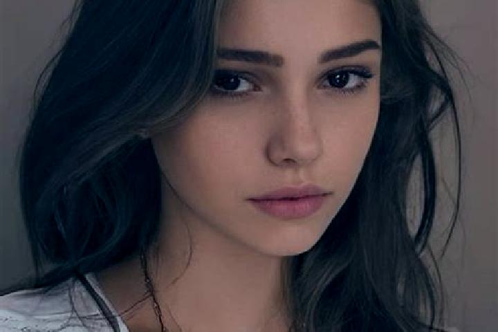 Avery, 24, a chestnut grey-eyed slavic companion based in Tut-e Nadeh. Offering Travel Companion, Party Girl, Fetish, Tantra, Striptease. Available for incal...