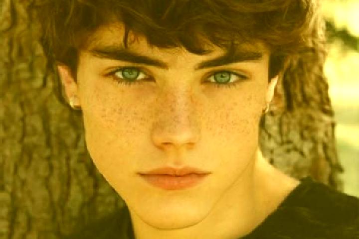 Avery, 24, a chestnut hazel-eyed slavic companion based in Verdelot. Offering Tantra, Dinner Date. Available for incall and outcall, day and evening dates.
