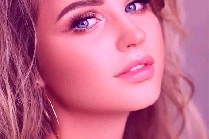 Avery, 24, a dark blonde blue-eyed european companion based in Casone. Offering GFE, A-Level, 69, Domination. Available for incall and outcall, day and eveni...
