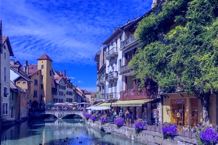 Avery, 24 — Escort in Auzances, France