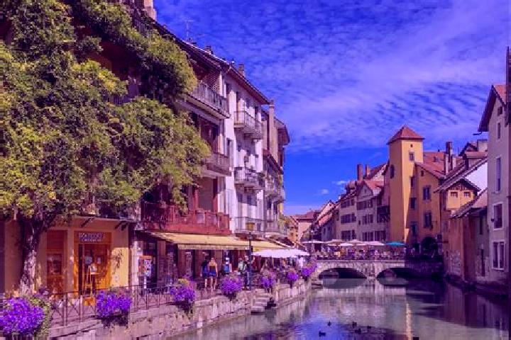 Avery, 24 — Escort in Auzon, France