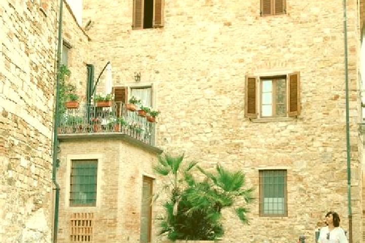 Avery, 24 — Escort in Monteverdi Marittimo, Italy