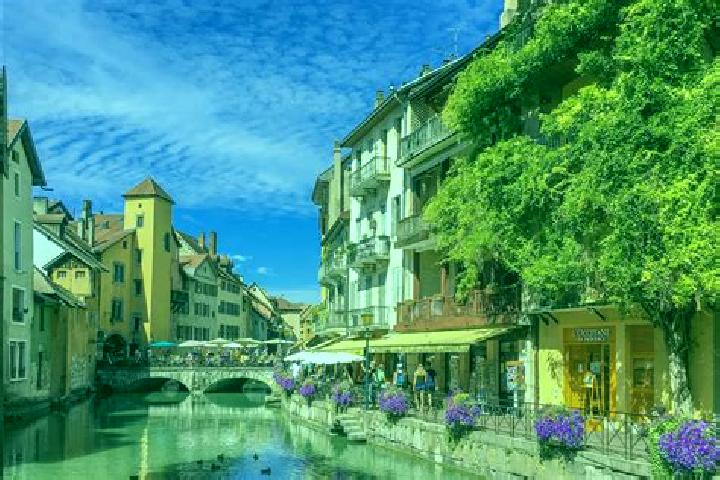 Avery, 24 — Escort in Monts, France