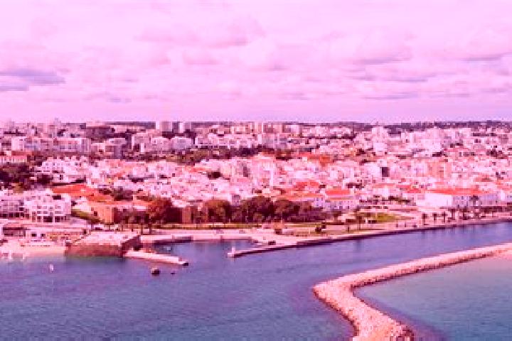 Avery, 24 — Escort in Pera, Portugal