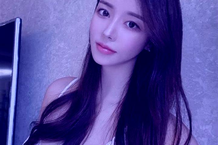 Avery, 24 — Escort in Xiegang, China