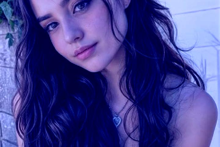 Avery, 25, a auburn hazel-eyed caucasian companion based in Hettenshausen. Offering Tantra, OWO, Party Girl, Domination. Available for incall and outcall, da...