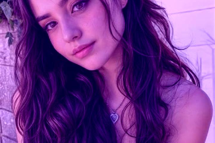 Avery, 25, a brunette hazel-eyed middle eastern companion based in Doussay. Offering Massage, Tantra, Travel Companion, 69, OWO. Available for incall and out...