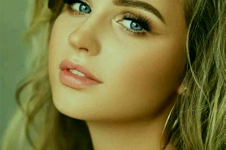 Avery, 25, a dark blonde blue-eyed middle eastern companion based in Fiorano al Serio. Offering Massage, Dinner Date, Prostate Massage, Striptease. Available...