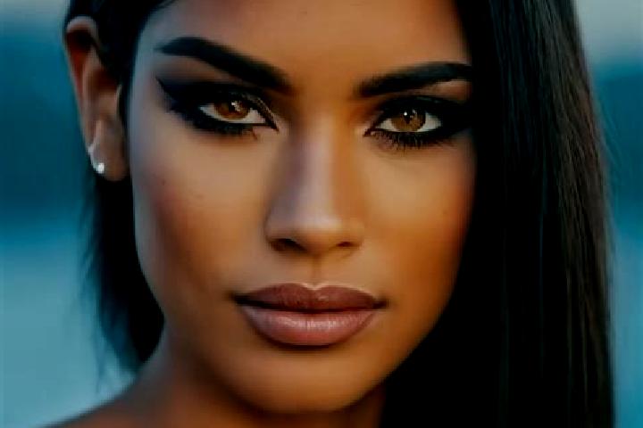 Avery, 25, a red grey-eyed latina companion based in Raggal. Offering CIM, OWO, Overnight. Available for incall and outcall, overnight bookings available.