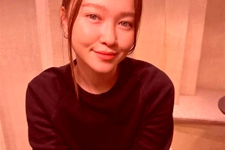 Avery, 26, a auburn blue-eyed asian companion based in Sarai Naurang. Offering OWO, Tantra, 69, Deep French Kissing, Roleplay. Available for incall and outca...