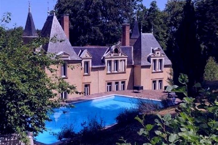 Avery, 26 — Escort in Villeneuve-de-Marc, France