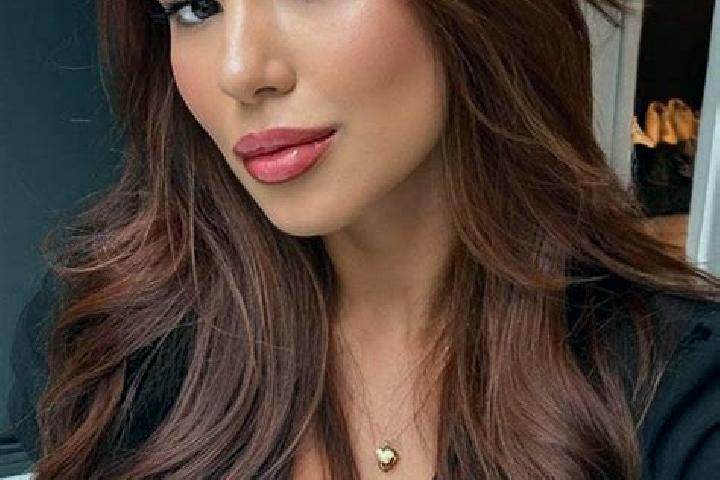 Avery, 27, a chestnut brown-eyed latina companion based in Zlebe. Offering Girlfriend Experience, Erotic Massage, Couples. Available for incall and outcall, ...