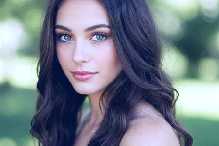 Avery, 28, a brunette hazel-eyed mixed companion based in Nisiporesti. Offering CIM, Fetish, Overnight. Available for incall and outcall, day and evening dates.