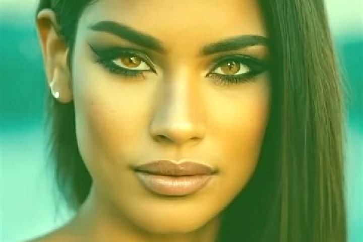 Avery, 29, a black amber-eyed latina companion based in Tours. Offering Girlfriend Experience, Couples, GFE. Available for incall and outcall, day and evenin...