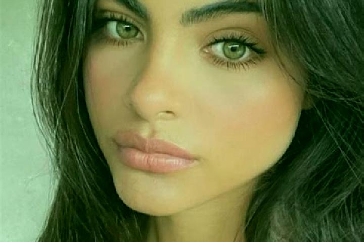 Avery, 29, a chestnut hazel-eyed indian companion based in Hollick-Kenyon. Offering GFE, Couples, 69, Domination, Erotic Massage. Available for incall and ou...