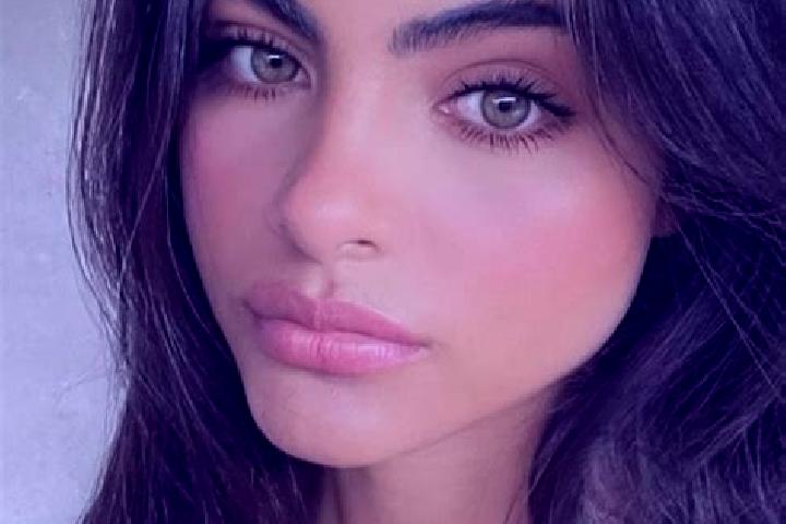 Avery, 29, a red dark-eyed indian companion based in Belz. Offering CIM, Duos, Massage. Available for incall and outcall, overnight bookings available.