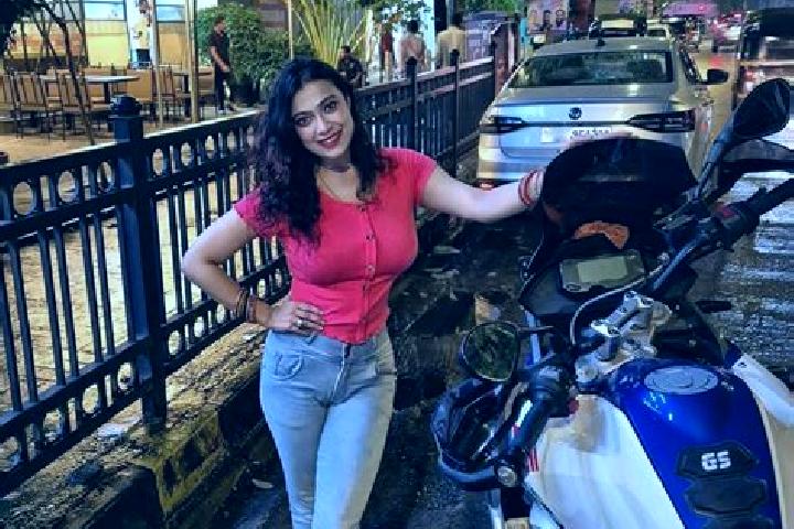 Avery, 30 — Escort in Koira, India