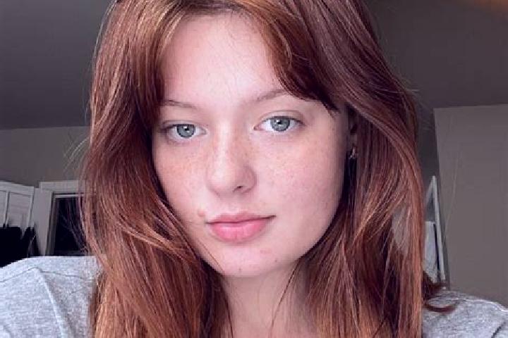 Avery, 31, a auburn hazel-eyed mixed companion based in Ciofliceni. Offering Couples, Domination, CIM. Available for incall and outcall, day and evening dates.