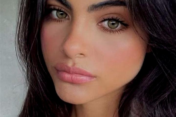 Avery, 33, a black green-eyed indian companion based in Zamardi. Offering Girlfriend Experience, Fetish, Erotic Massage. Available for incall and outcall, da...
