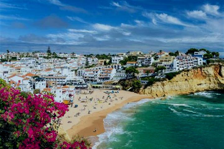 Avery, 33 — Escort in Carvoeiro, Portugal