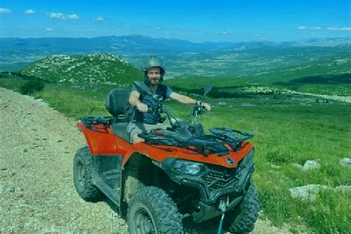 Avery, 33 — Escort in Cetina, Spain