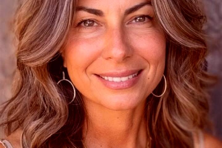 Avery, 34, a brunette grey-eyed caribbean companion based in Estacion Vinedo. Offering Erotic Massage, Duos, Couples, Striptease. Available for incall and ou...