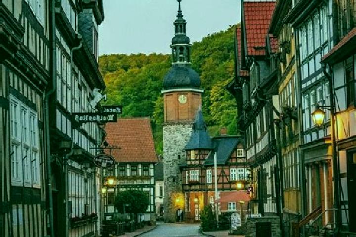 Avery, 34 — Escort in Stolberg, Germany
