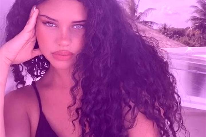 Avery, 35, a black grey-eyed latina companion based in Pijnacker. Offering Couples, Travel Companion, Roleplay, Deep French Kissing. Available for incall and...