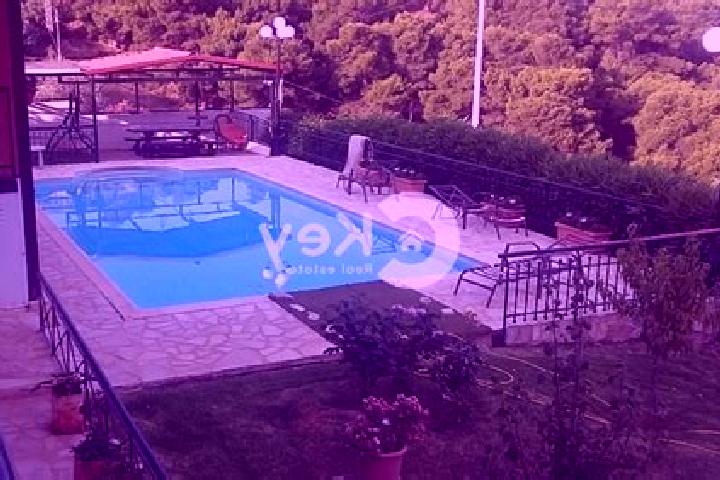 Avery, 36 — Escort in Neos Kouvaras, Greece