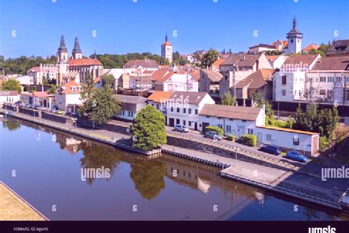 Avery, 36 — Escort in Roudnice, Czech Republic