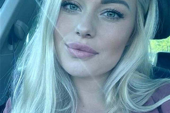 Avery, 38, a blonde hazel-eyed caribbean companion based in Dun-sur-Auron. Offering Tantra, Roleplay, Couples. Available for incall and outcall, overnight bo...