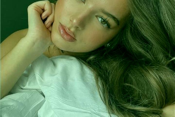 Avery, 38, a chestnut hazel-eyed latina companion based in Montecatini Val di Cecina. Offering Prostate Massage, Girlfriend Experience, Party Girl. Available...