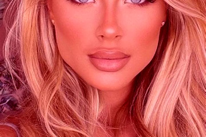 Avery, 39, a blonde hazel-eyed latina companion based in Rataje. Offering Erotic Massage, Girlfriend Experience, Domination, Party Girl. Available for incall...